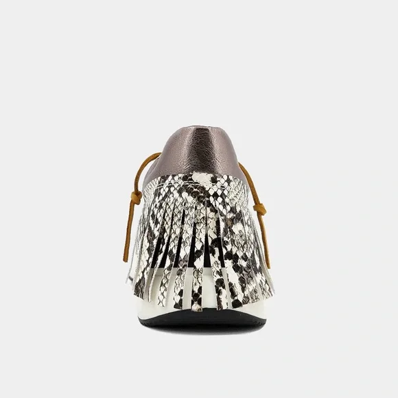 BRAND NEW!! Women’s ShuShop Pepa Brown Snake Fringe Sneaker Size 8M